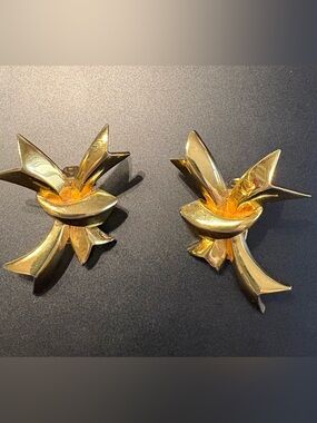 Vintage Robin Kahn Gold Tone Clip-On Earrings